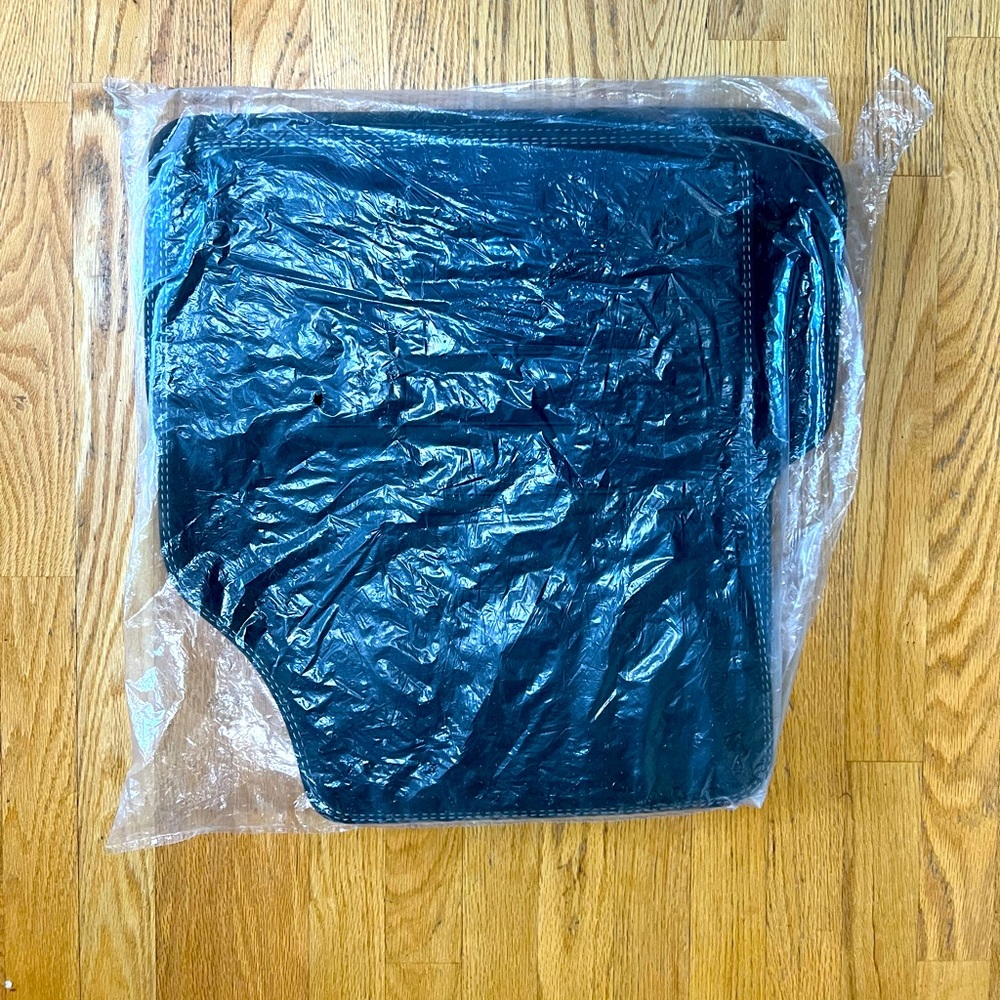 Brand New Unopened Authentic Land Rover Discovery (2015-2019) Carpet Floor Mats